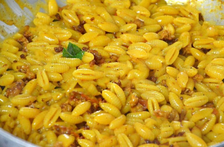 Gnocchetti Sardi Salsiccia Zafferano recipe